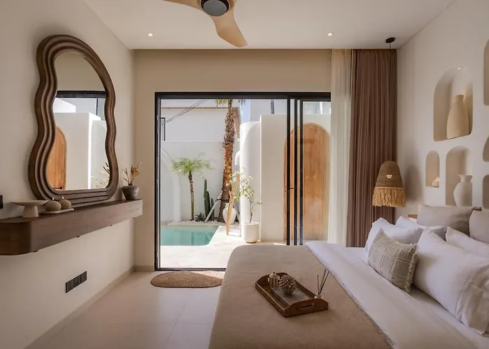 Brand New With Rooftop Jacuzzi - Bingin *